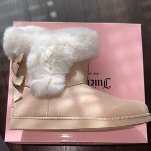 Juicy Couture Women's Cream Fur Winter Boots